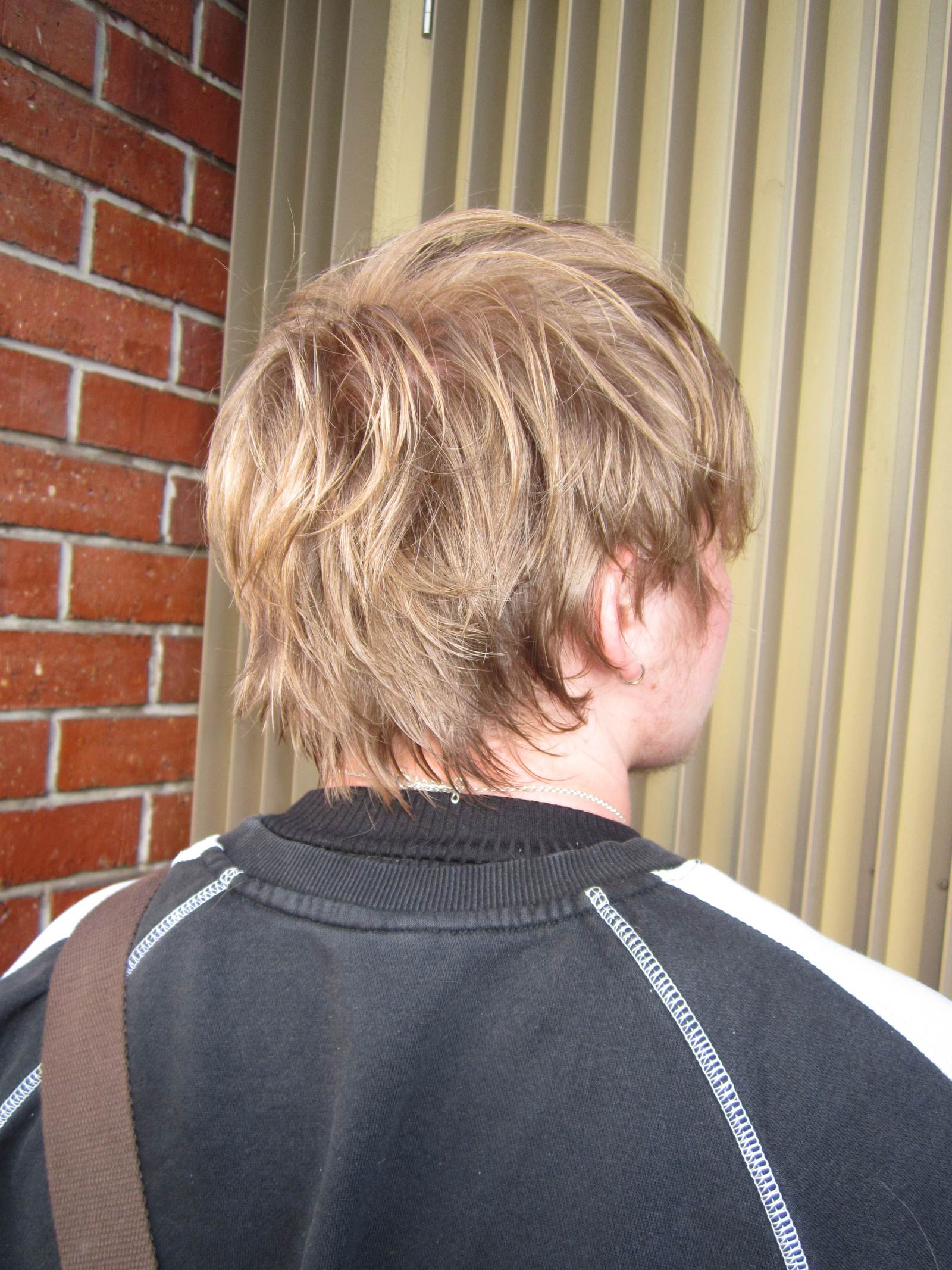 Close-up of hair texture showing dimensional highlights and a soft, lived-in finish.